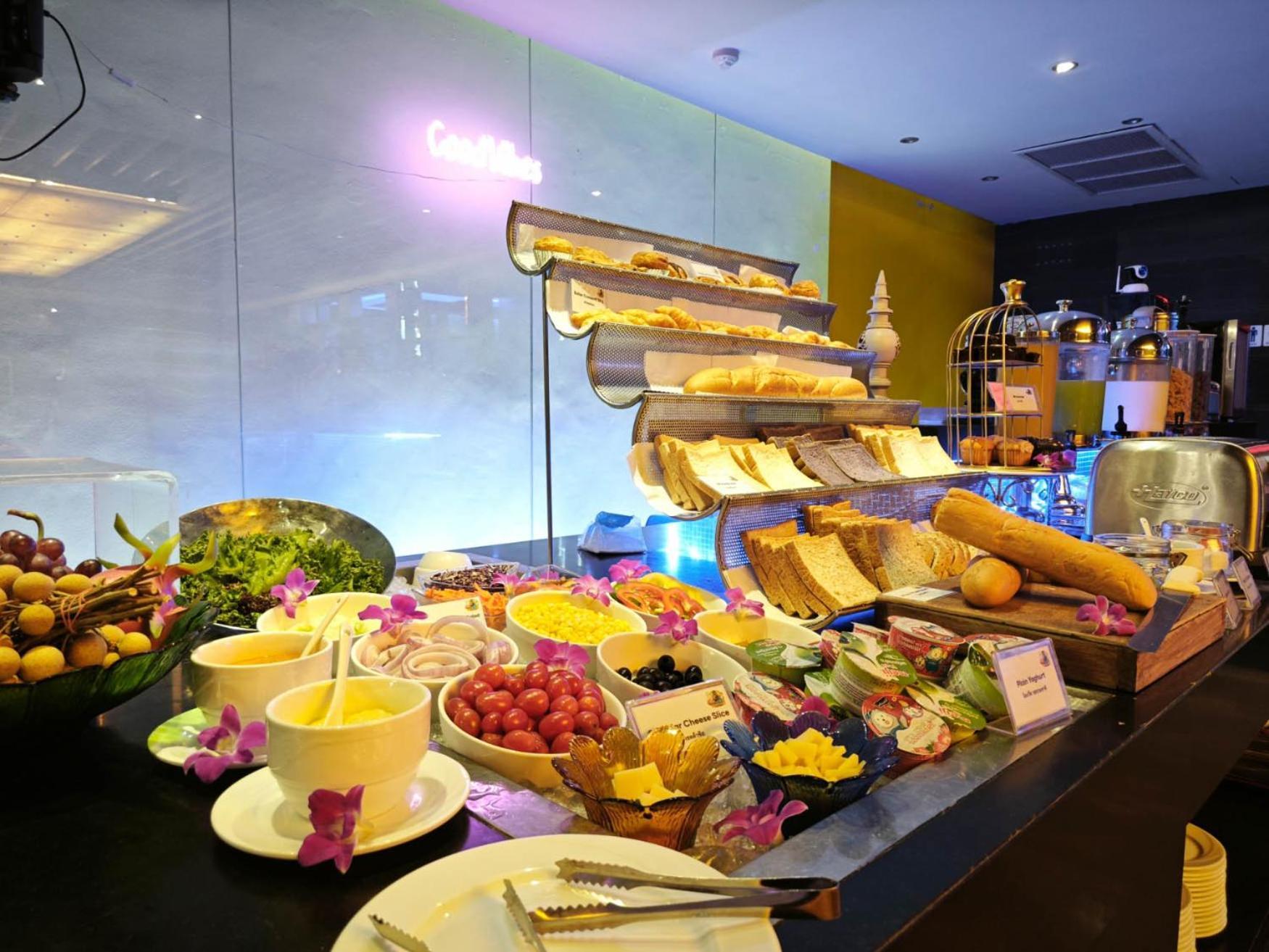 Citrus Sukhumvit 13 Nana Bangkok By Compass Hospitality - Newly Renovated Hotel Exterior photo